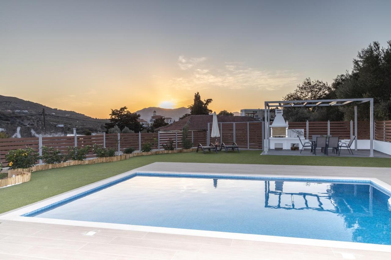 Villa Neonis Spílion Екстериор снимка